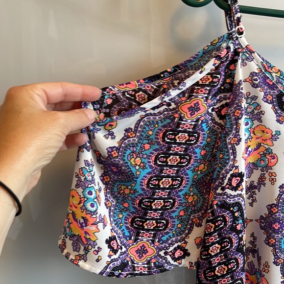 Designer lab cap sleeves beautiful print top. Perfect for summer. - Picture 8 of 8